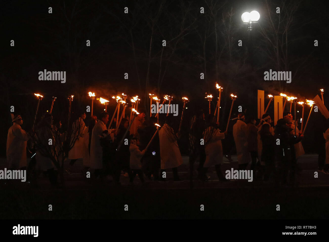CHOONGBUK, Cheonan, CORÉE DU SUD. 28 Février, 2019. 28 févr. 2019-Korea-Participants Sud, Cheonan portent des torches et drapeaux nationaux qu'elles mars sur la rue pendant une cérémonie du premier jour de mars du mouvement pour l'indépendance, l'anniversaire de l'insurrection de 1919 contre la colonisation japonaise, à Cheonan, Corée du Sud. Credit : Ryu Seung-Il/ZUMA/Alamy Fil Live News Banque D'Images
