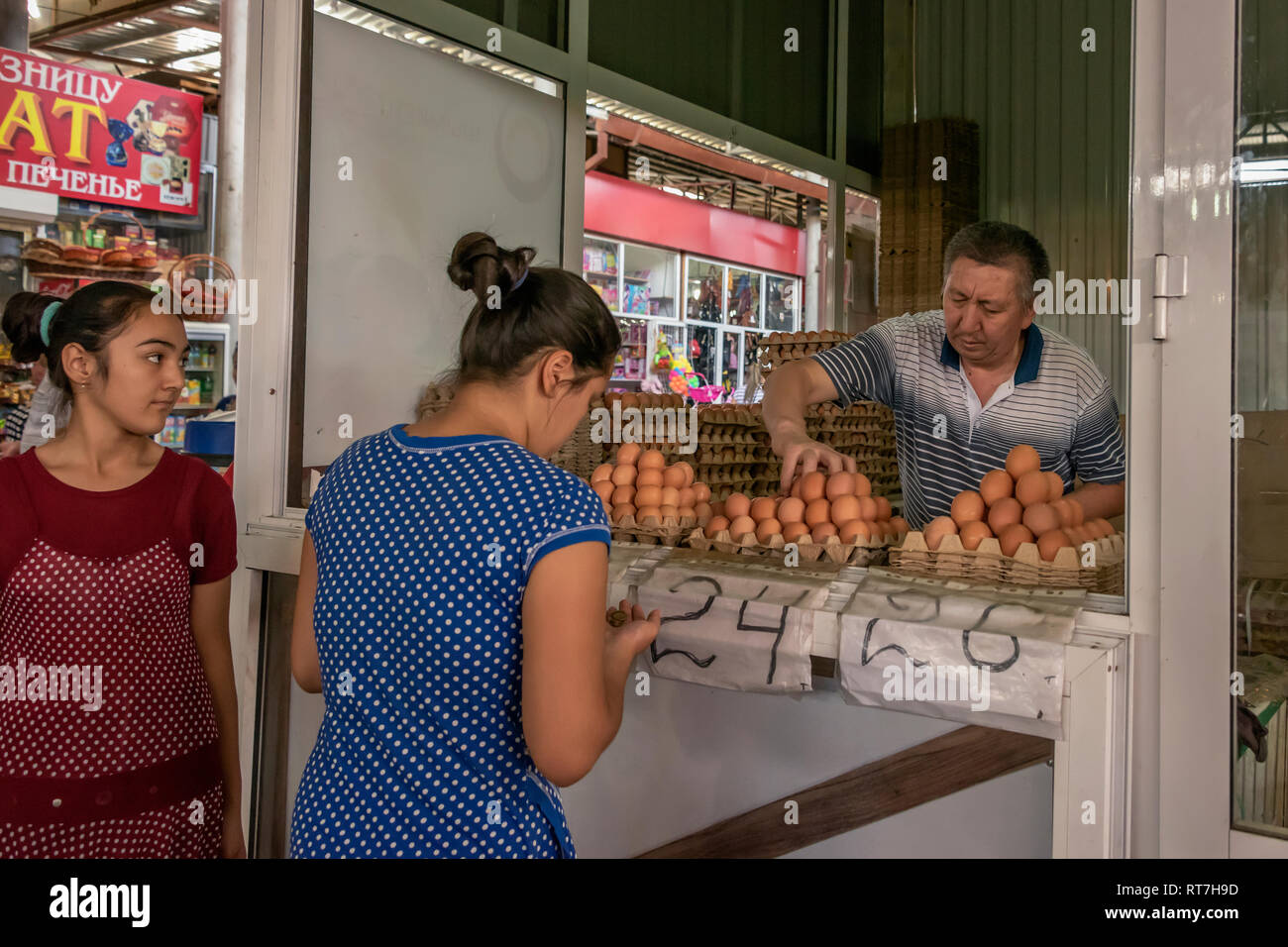 Les ventes d'œufs, Shymkent, Kazakhstan marché Banque D'Images