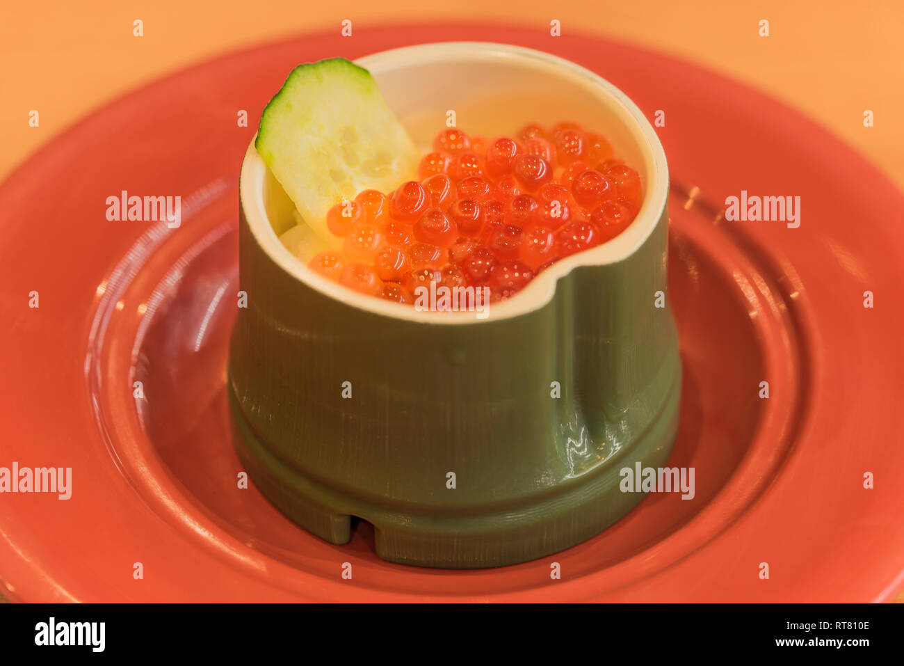 Caviar de saumon japonais connu sous le nom de l'ikura qui dérive de mot russe qui signifie caviar ou oeufs de poisson. Banque D'Images
