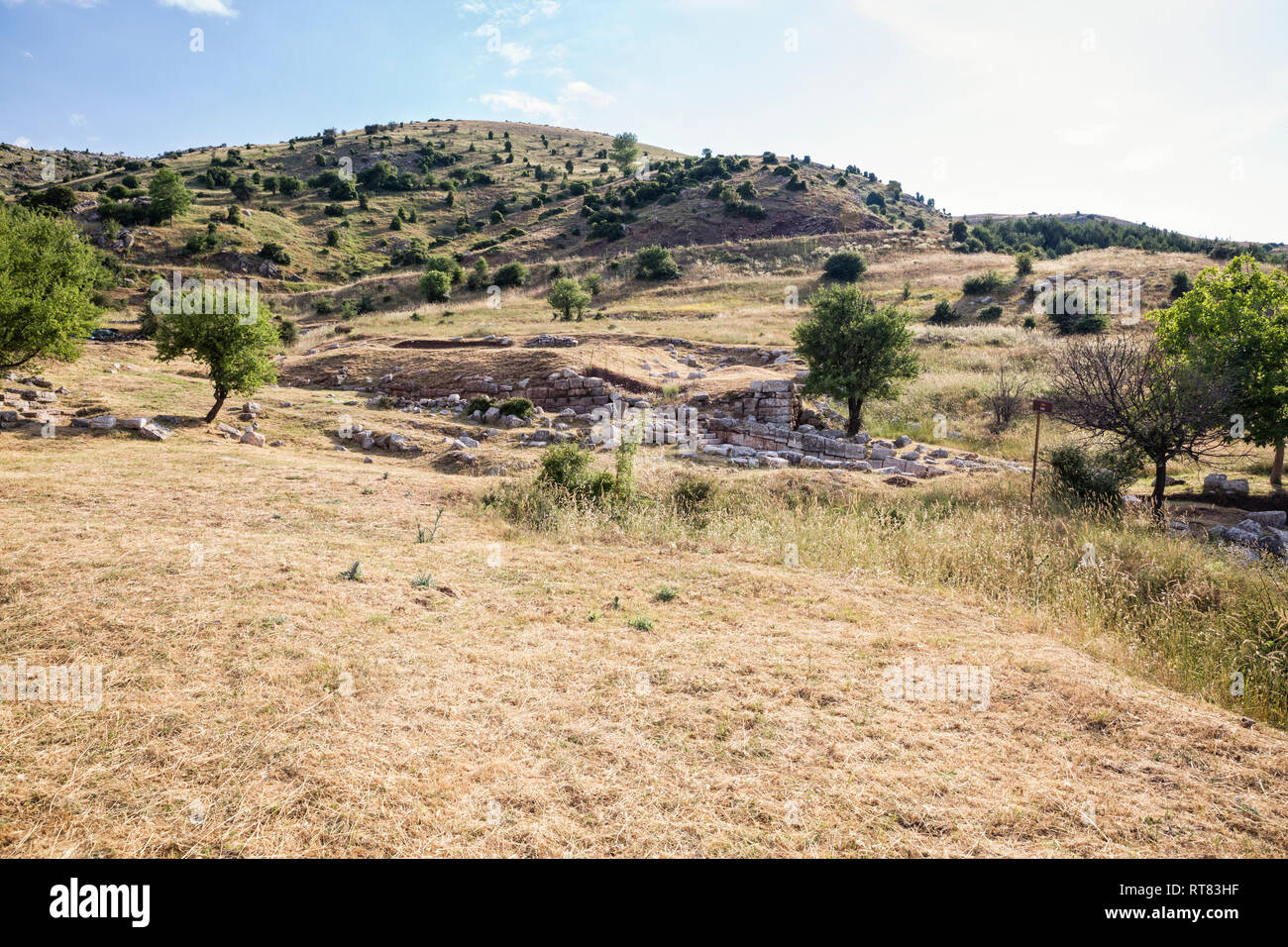 La Grèce, le Péloponnèse, l'Arcadie, Lykaion, site de fouilles anciennes ci-dessous mountain Profitis Ilias Banque D'Images