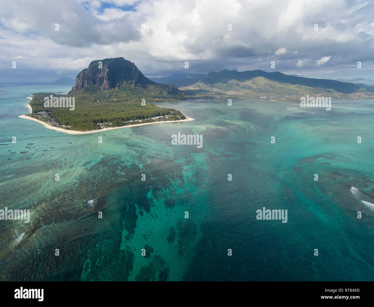 L'Ile Maurice, Côte Sud-ouest, vue de l'Océan Indien, avec le Morne Le Morne Brabant, phénomène naturel, cascade sous-marine Banque D'Images