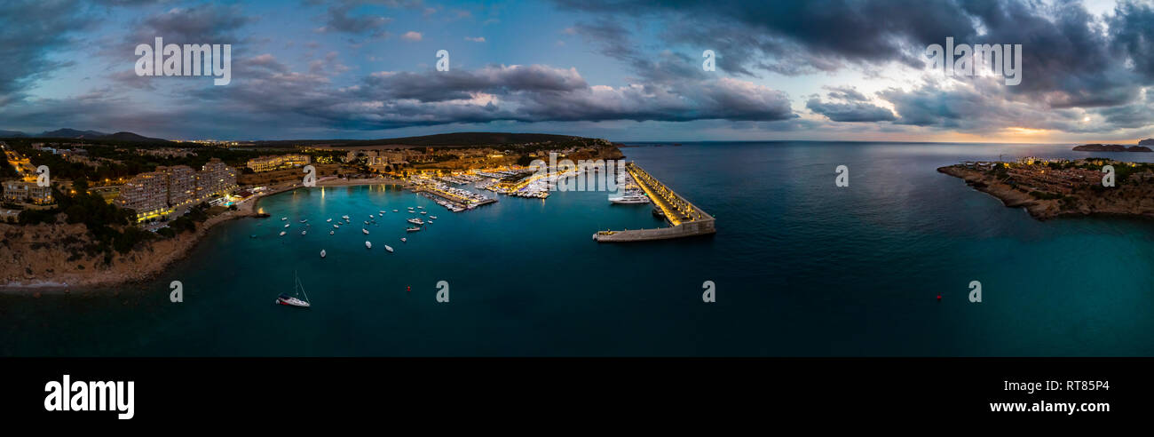 Mallorca, El Toro, Port Adriano à l'heure bleue, vue aérienne Banque D'Images