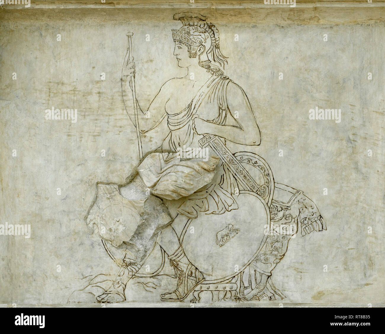 Rome. L'Italie. L'Ara Pacis Augustae, Musée Ara Pacis. L'extérieur mur (dos), la déesse Roma assis sur un tas d'armoiries, d'acqu Banque D'Images