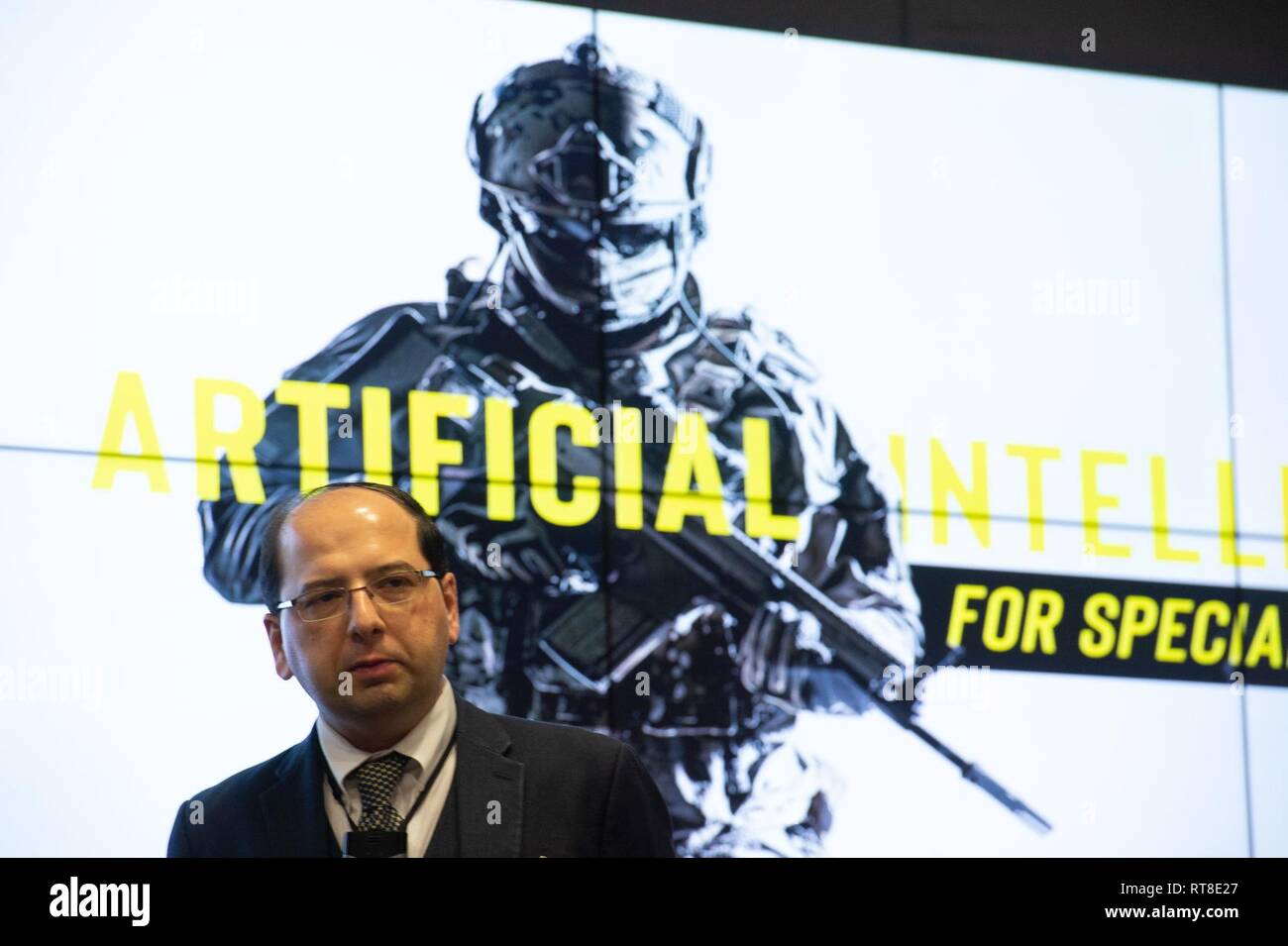 Amir Husain, auteur de "The Sentient Machine", parle de l'intelligence artificielle au siège de SOCOM sur la base aérienne MacDill, Floride, le 25 janvier 2019. Le discours de Husain a fait partie de la série de conférences du commandant de commandement visant à informer et mobiliser les hauts dirigeants des forces d'opérations spéciales. Banque D'Images