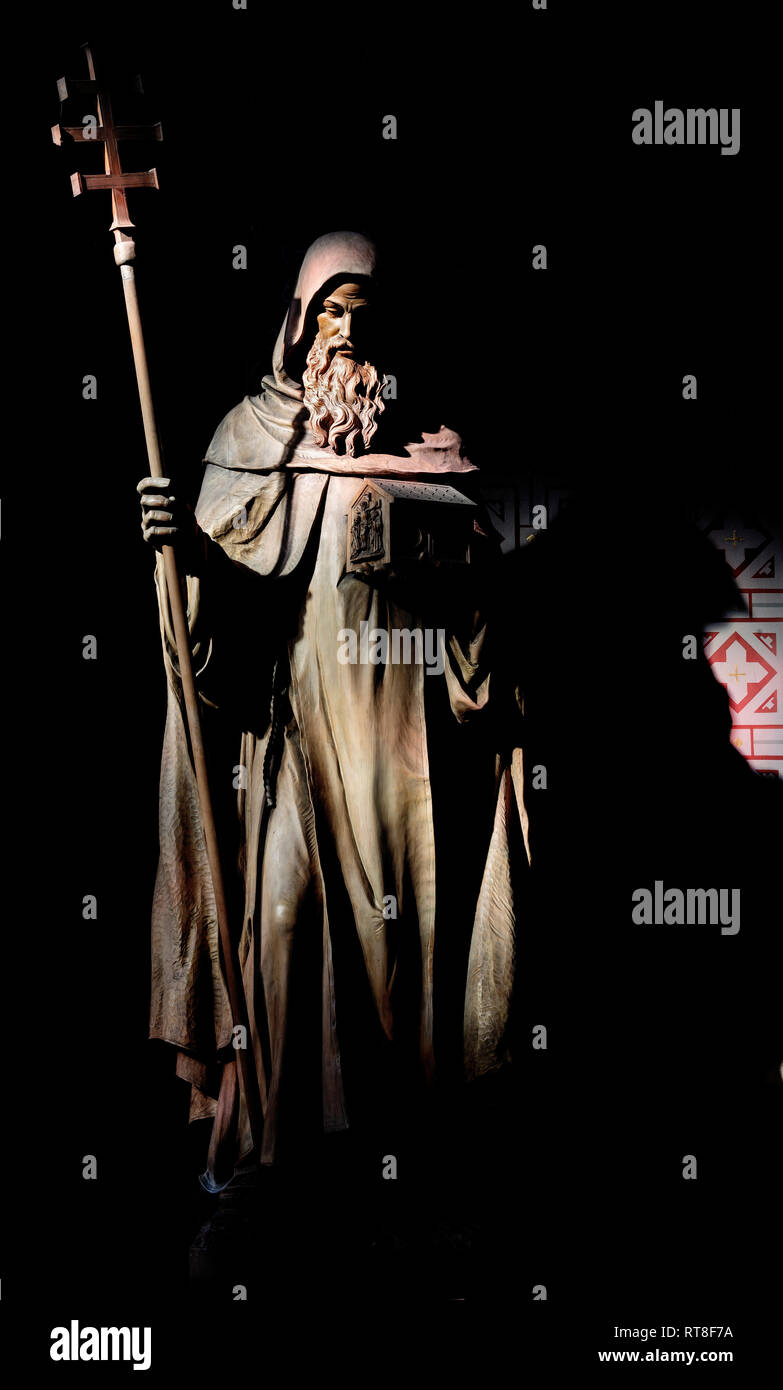 PRAGUE, RÉPUBLIQUE TCHÈQUE - le 17 octobre 2018 : La statue sculptée à l'église de Saint Cyrille Svatého Cyrila par Metodeje Břetislav Kafka (1891 - 1967). Banque D'Images