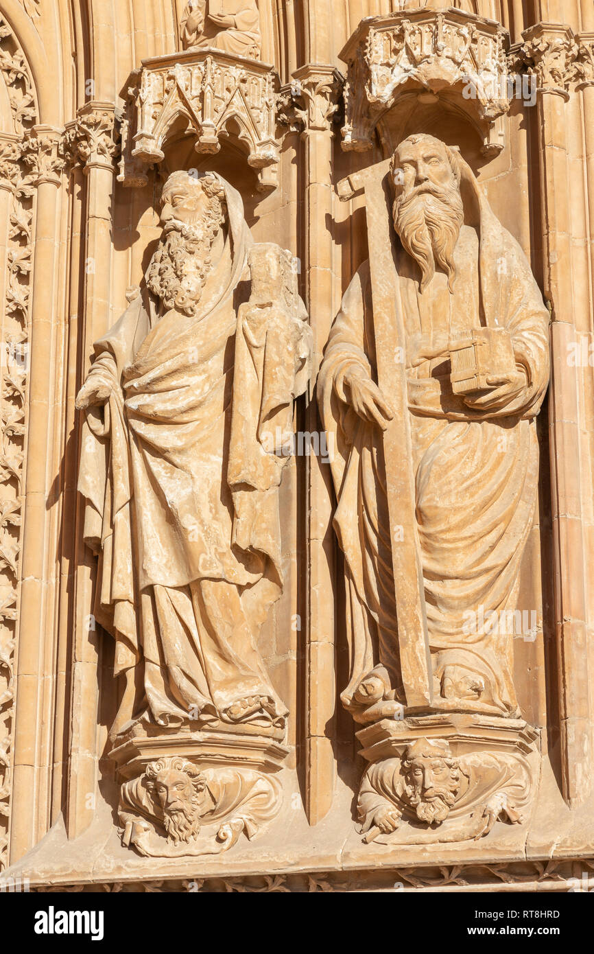 PALMA DE MAJORQUE, ESPAGNE - 30 janvier 2019 : Le détail du portail sud de la cathédrale de La Seu avec la statue d'apôtres de maîtres Pere Morey, et gu Banque D'Images