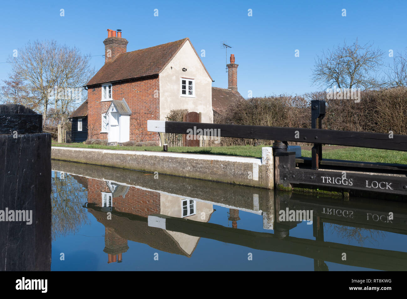 Triggs Lock et Lock keepers cottage sur la voie navigable Wey près de Envoyer à Surrey, UK Banque D'Images