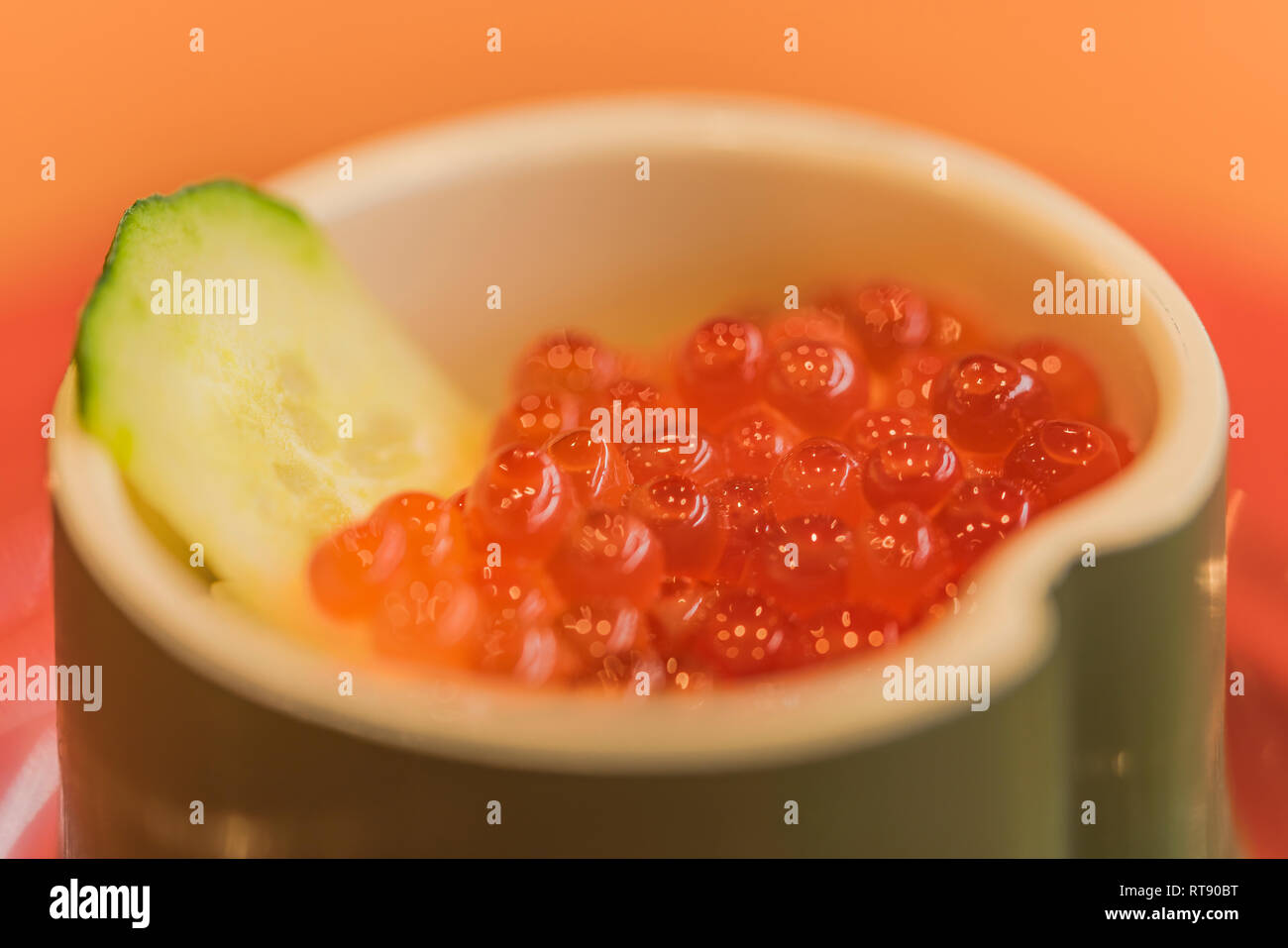 Caviar de saumon japonais connu sous le nom de l'ikura qui dérive de mot russe qui signifie caviar ou oeufs de poisson. Banque D'Images