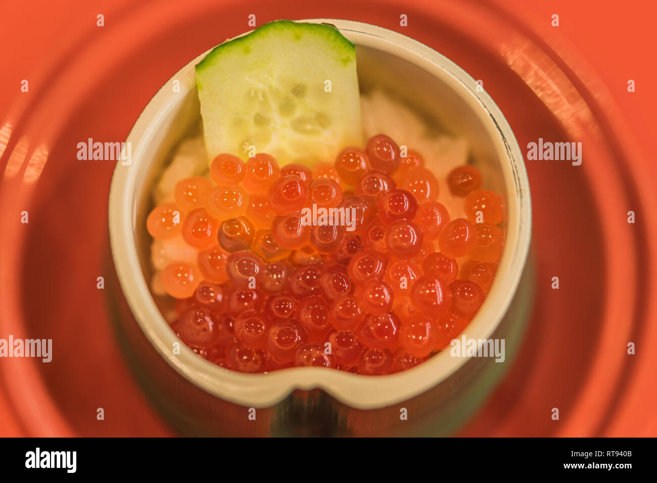 Caviar de saumon japonais connu sous le nom de l'ikura qui dérive de mot russe qui signifie caviar ou oeufs de poisson. Banque D'Images