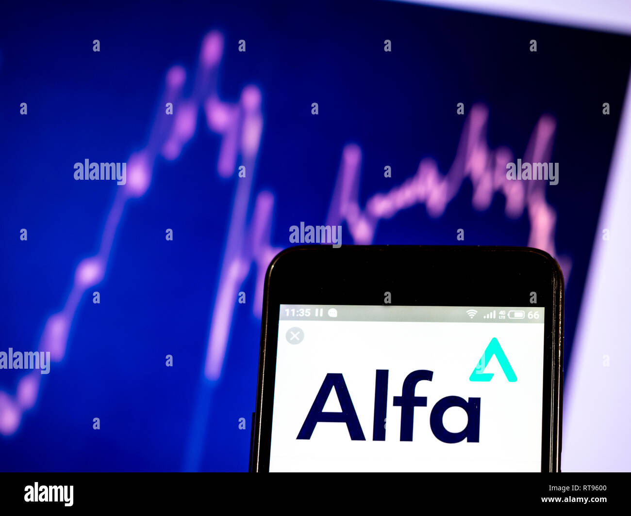 Alfa Financial Software Holdings plc vu le logo affiché sur smart phone Banque D'Images