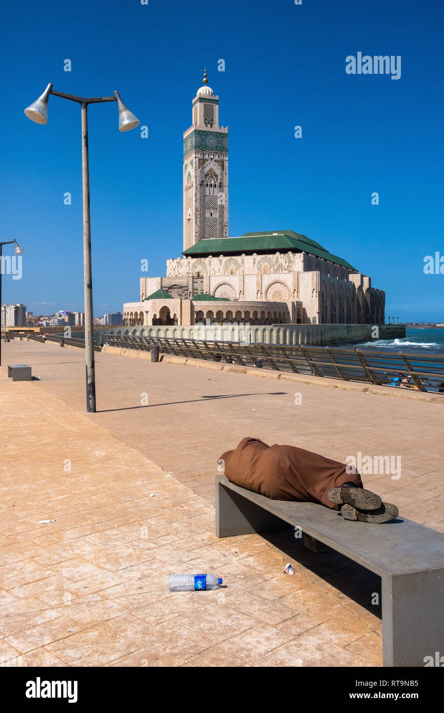 Maroc : Casablanca. La Mosquée Hassan II se dresse sur un promontoire donnant sur l'océan Atlantique et a été conçu par l'architecte français Michel Pinseau Banque D'Images