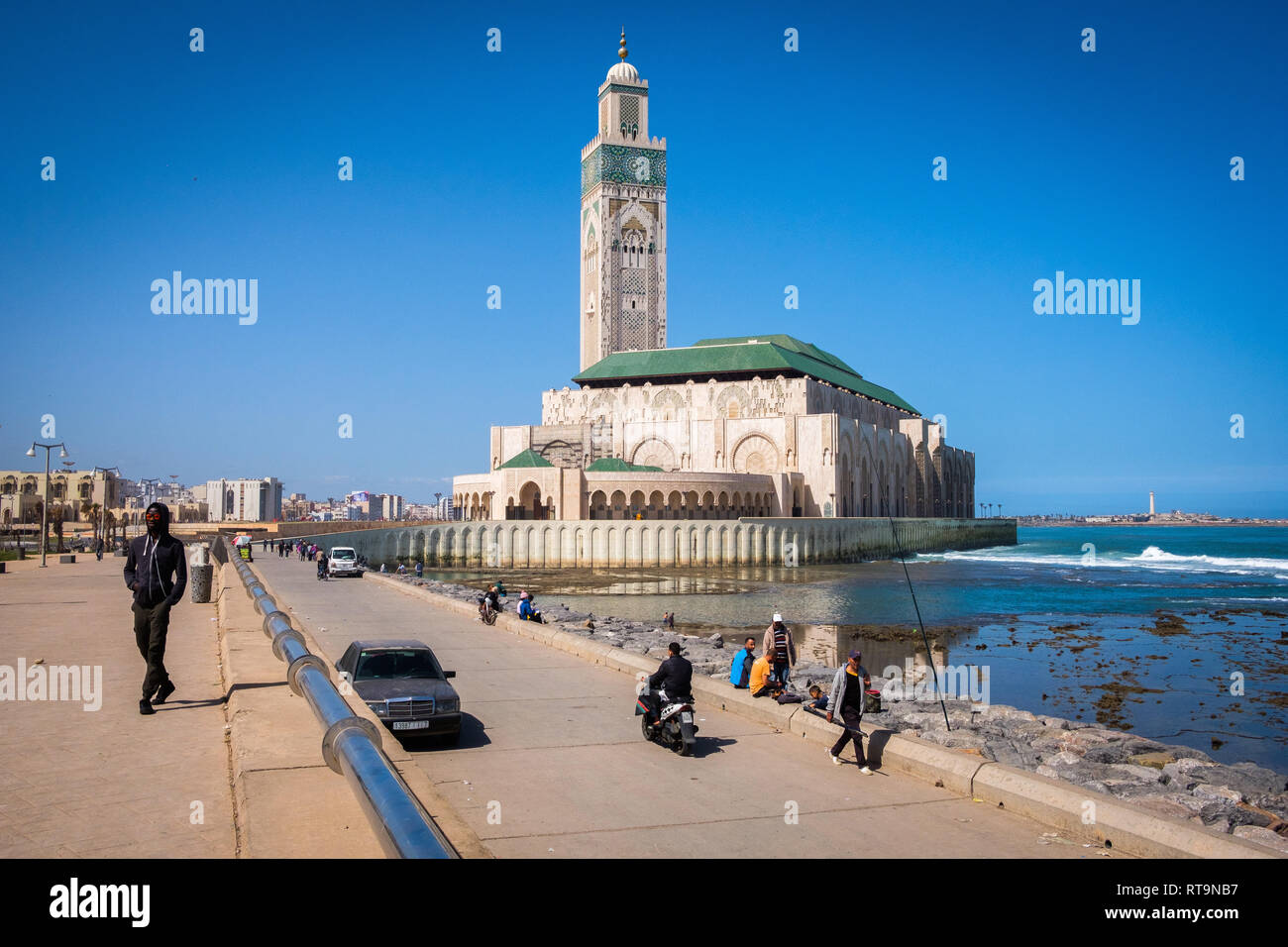 Maroc : Casablanca. La Mosquée Hassan II se dresse sur un promontoire donnant sur l'océan Atlantique et a été conçu par l'architecte français Michel Pinseau Banque D'Images