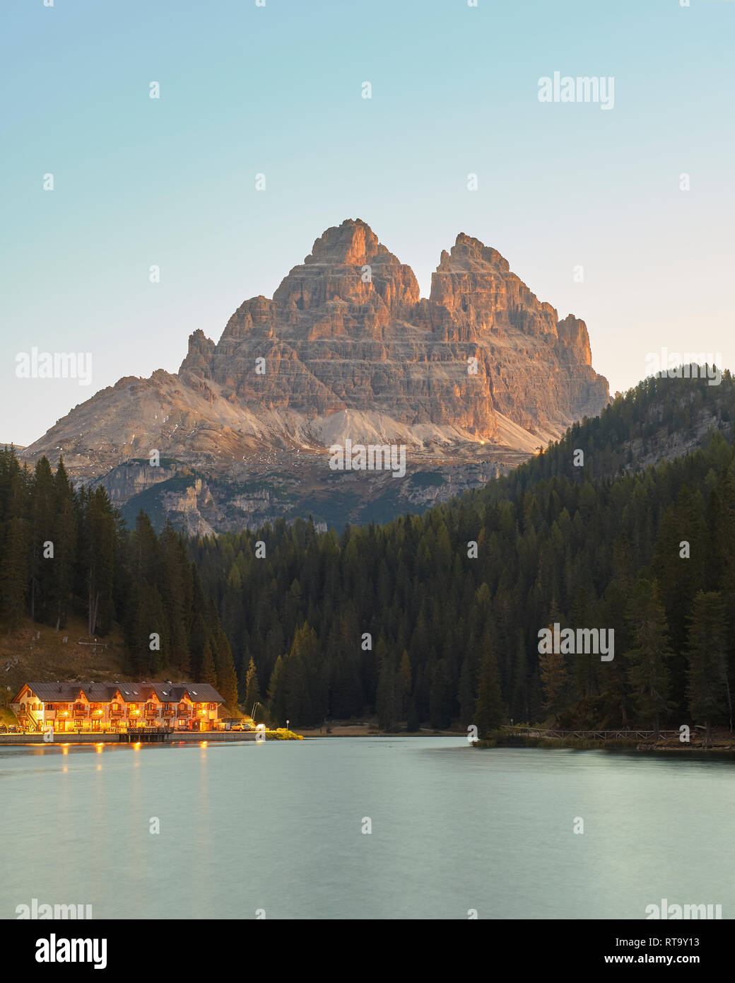 Tre Cime di Lavaredo du Lac de Misurina, Misurina, Dolomites, Veneto, Italie. Banque D'Images