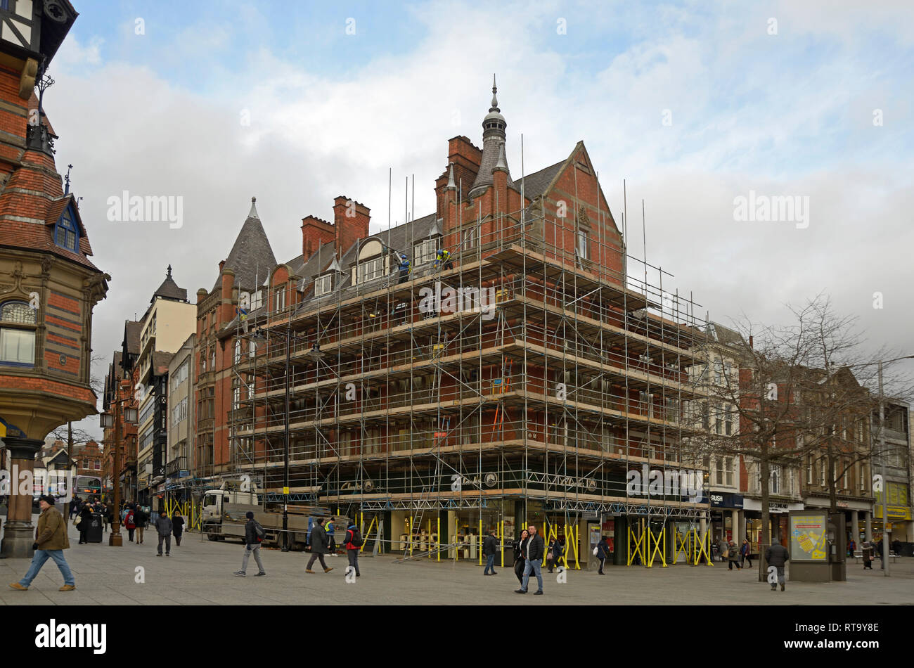 Sur la construction d'échafaudage au coin de la longue rangée, Nottingham. Banque D'Images