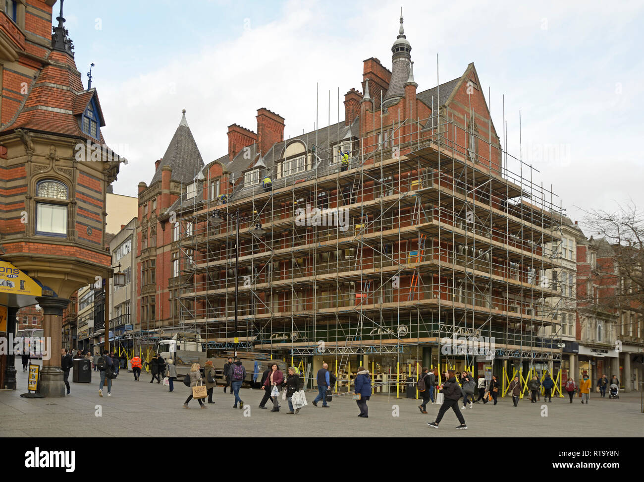 Sur la construction d'échafaudage au coin de la longue rangée, Nottingham. Banque D'Images