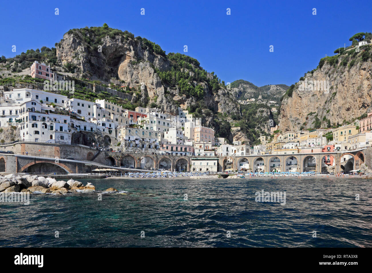 Ville côtière de Atrani sur la côte d'Amalfi, Italie Banque D'Images