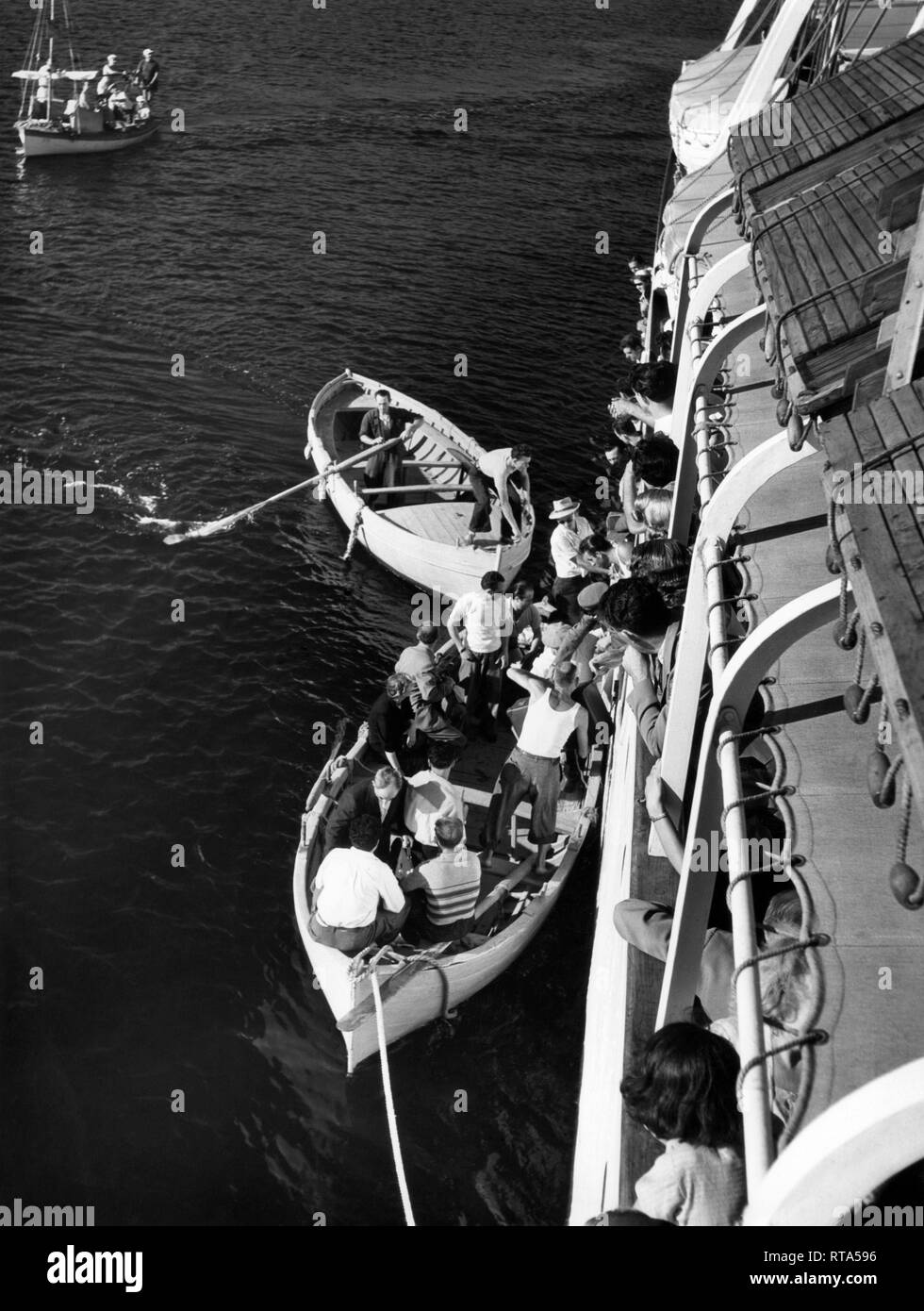 Passagers en transfert, Isola d'Elba, Toscane, Italie 1952 Banque D'Images