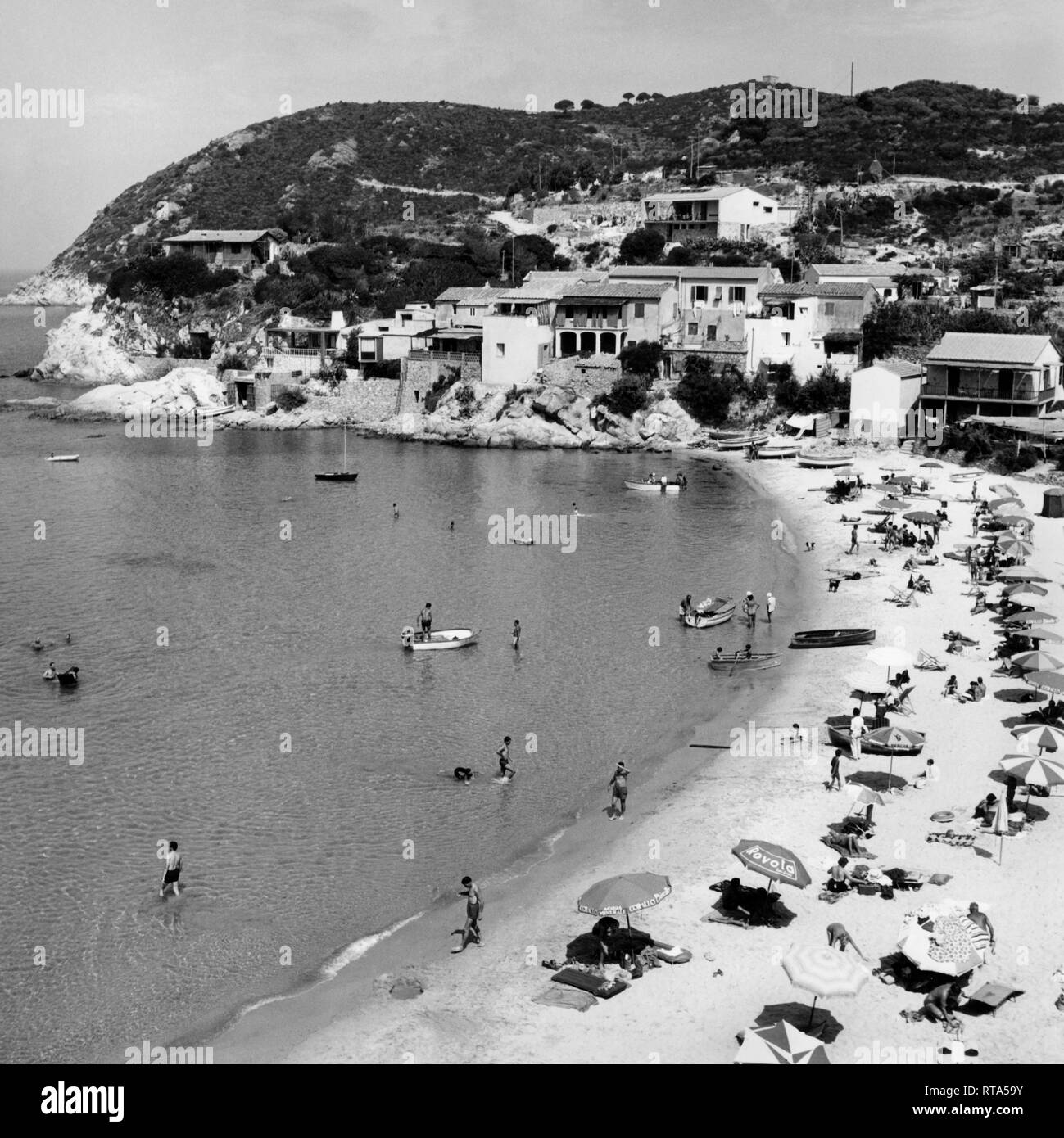 Golfe de Biodola, plage de scaglieri, Ile d'Elbe, Toscane, Italie 1964 Banque D'Images