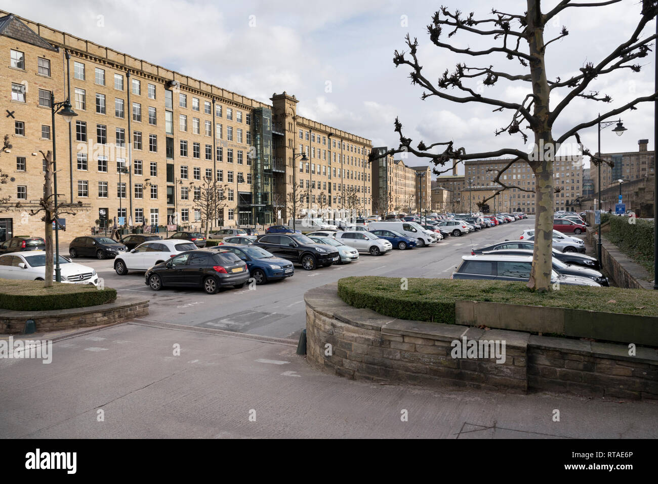 Dean Clough, Halifax, West Yorkshire. L'ex-usines sont maintenant une entreprise et complexe artistique. Banque D'Images