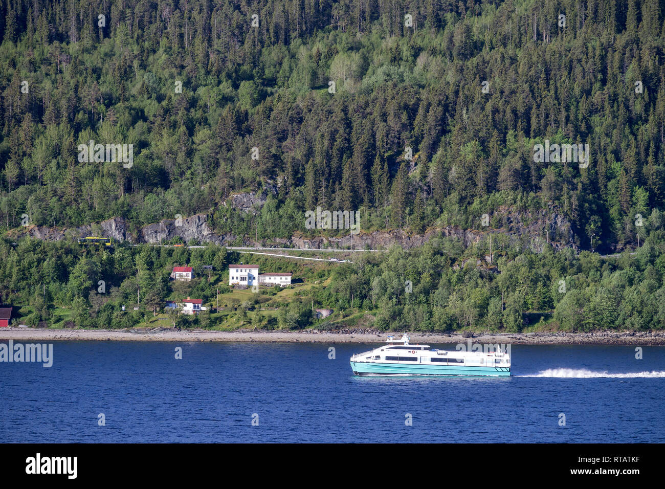 En fast ferry fjord norvégien Banque D'Images