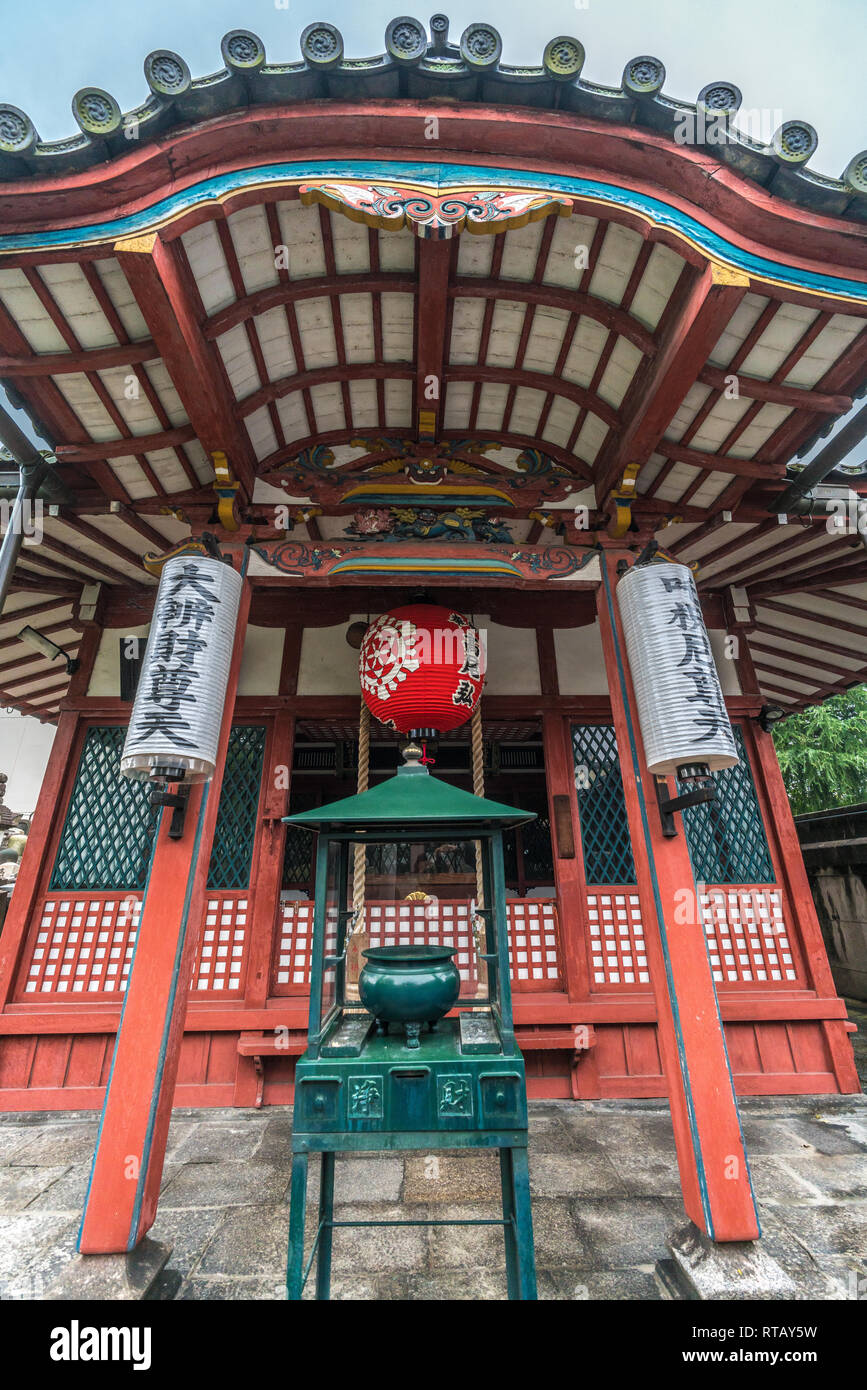 Shiokoji ward, Kyoto, Japon - Novembre 08, 2017 : Jokoro et la salle principale (DAI) à Sontensha Sosen Benzai-ji. Banque D'Images