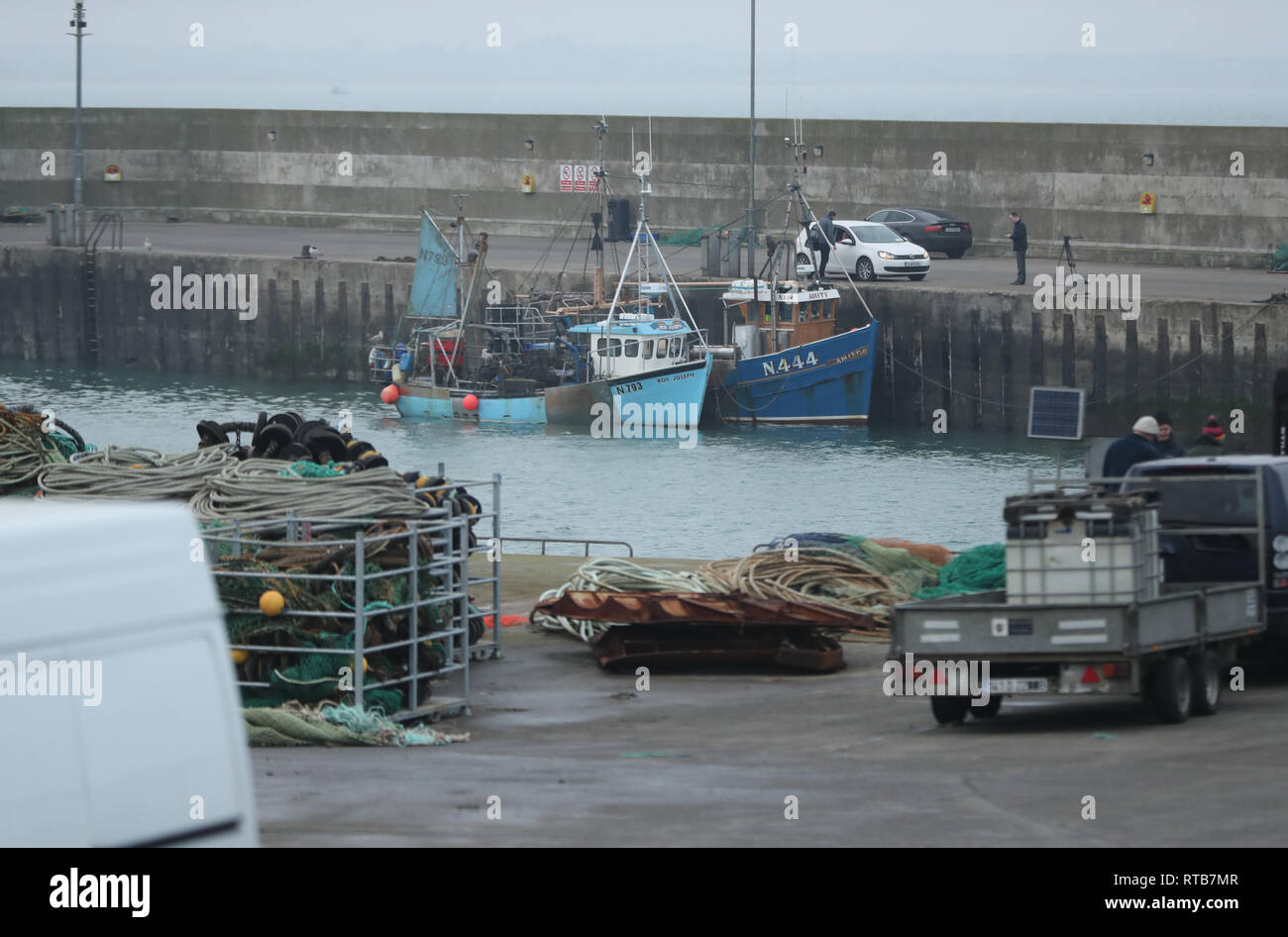 Deux navires immatriculés en Irlande du Nord les bateaux de pêche saisis par la Marine irlandaise amarrés dans le port de Clogherhead en Co Louth. Banque D'Images