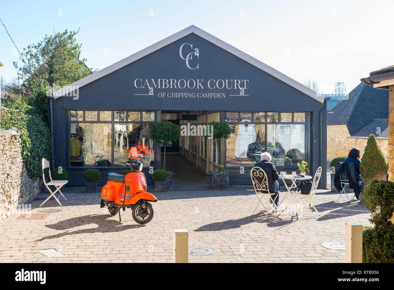 Cour Cambrook shopping arcade dans la jolie ville de marché de Cotswold, Chipping Campden Gloucestershire Banque D'Images