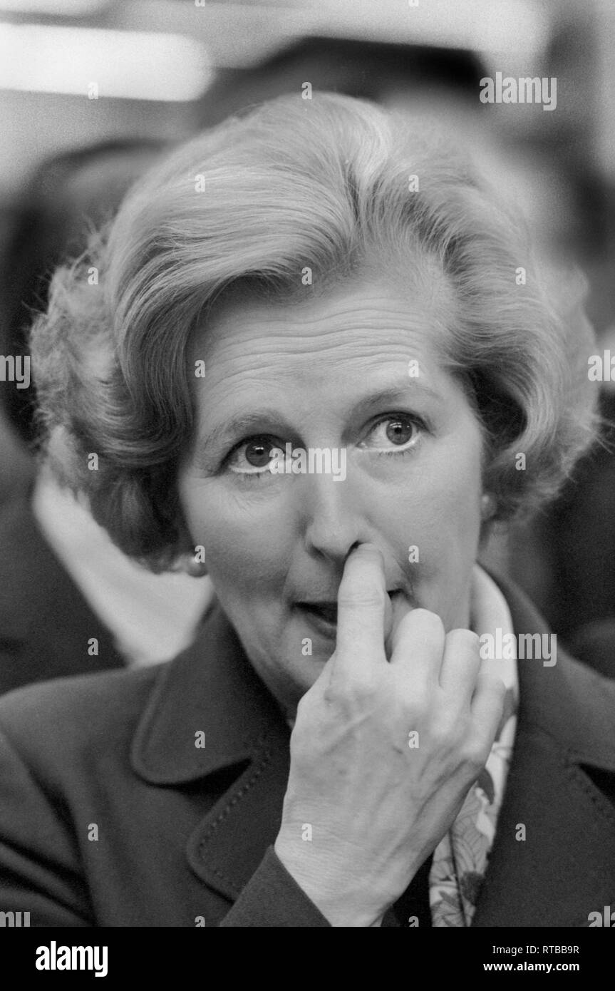 Mme Margaret Thatcher 1979 Élection générale sur la campagne électorale. Visite de l'usine dans l'Ouest des Midlands. 1970 UK HOMER SYKES Banque D'Images