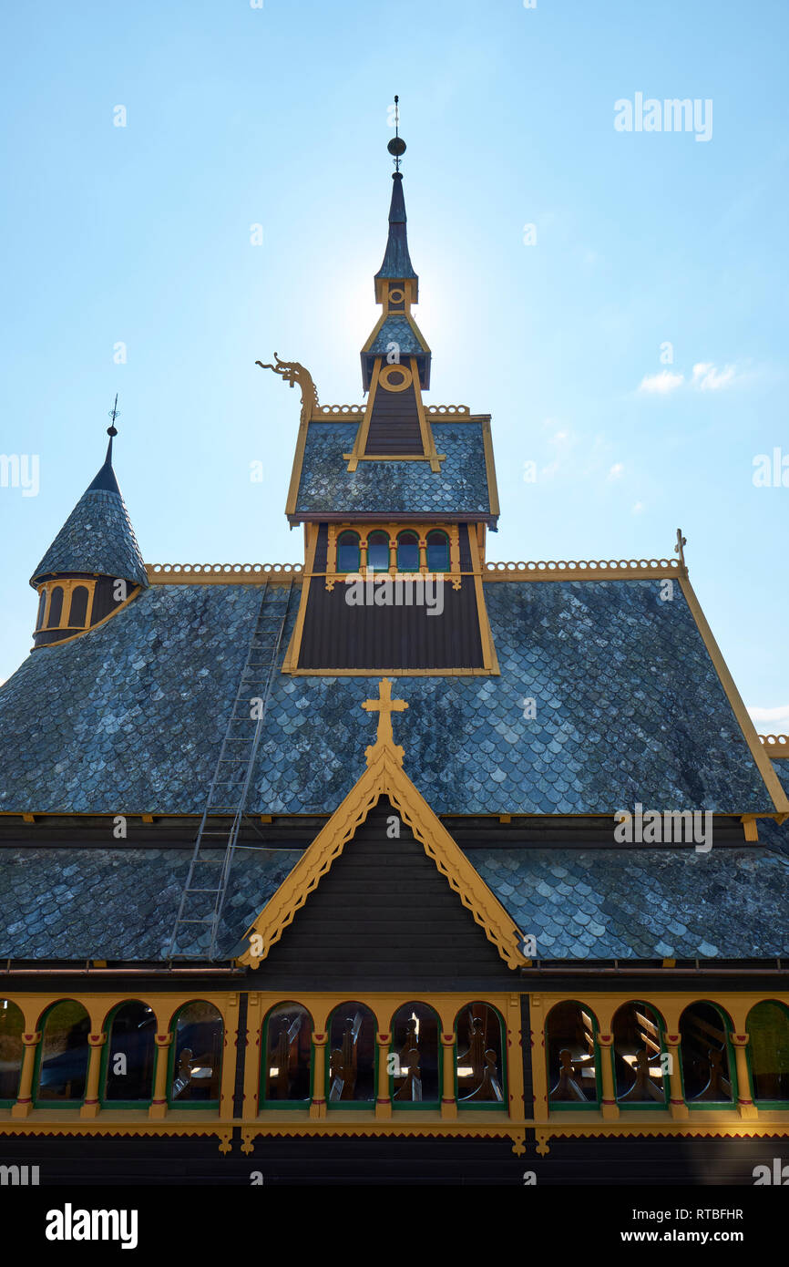 L'église St Olaf à Balestrand Norvège - Une église anglicane construite à la fin des années 1800 dans le style traditionnel des églises stave norvégien Banque D'Images