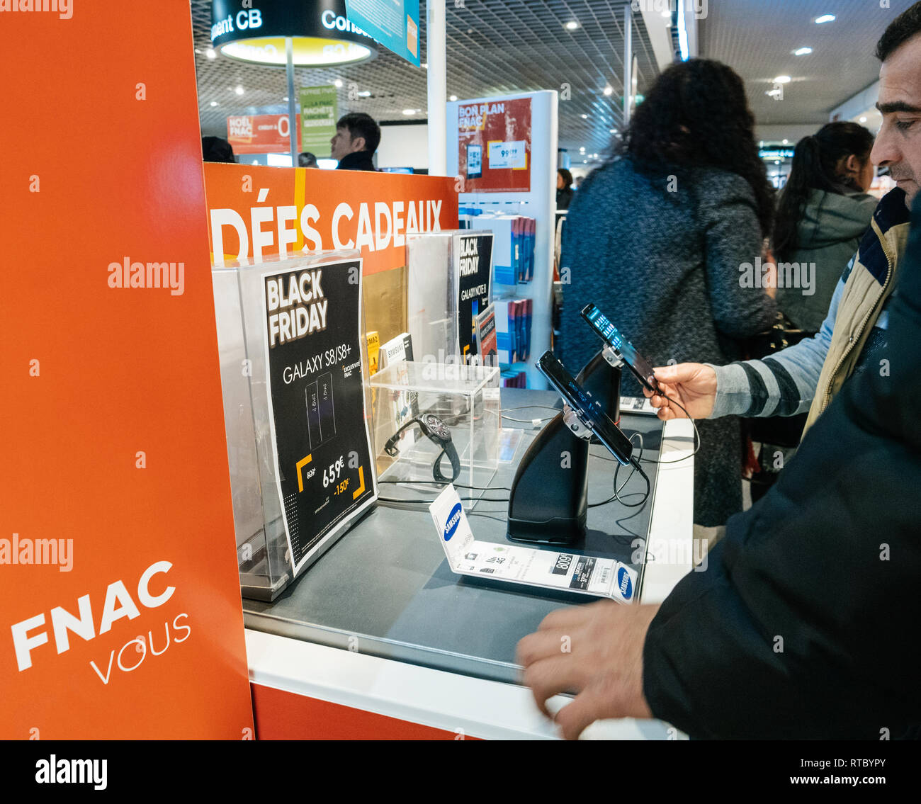 Black Friday Sale Of Electronics At FNAC Store – Stock