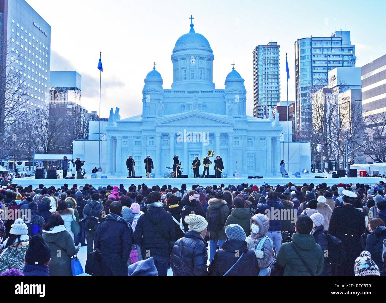 SAPPORO, Japon (fév. 09, 2019) - La 7e Flotte Broadside Band effectue à la 70e Sapporo Snow Festival annuel. La septième flotte américaine Band est déployé à bord de 7e Flotte Flag ship USS Blue Ridge (CAC 19) à l'appui de la sécurité et de la stabilité dans la région du Pacifique Indo-Asia. Banque D'Images