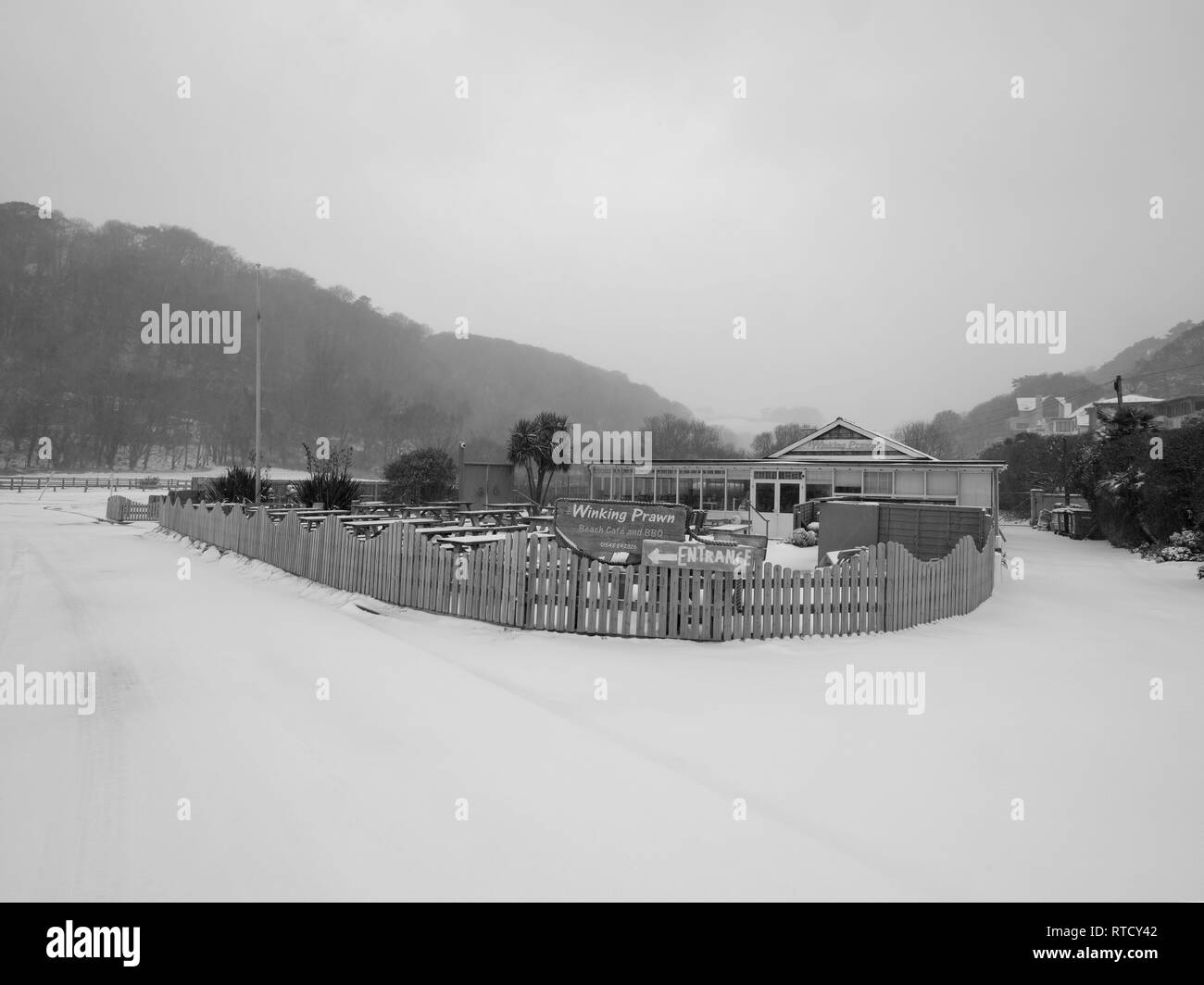Une scène enneigée à North Sands après la bête de l'est frappé le sud du Devon. L'exploitation des sables bitumineux a été alors frappé par la tempête Emma. Banque D'Images