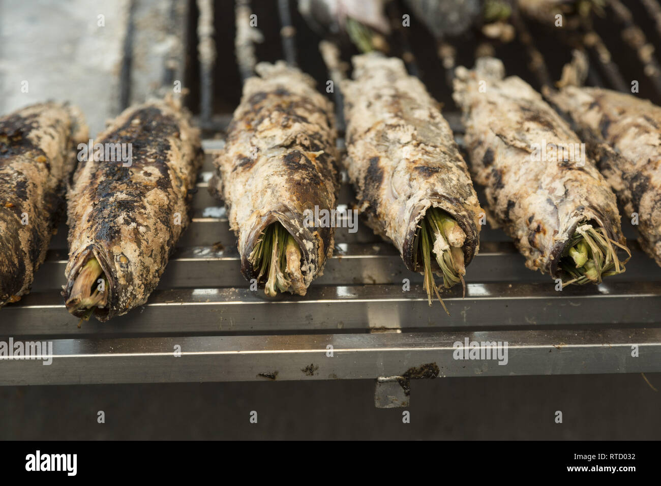 Poissons frits farcis Banque D'Images