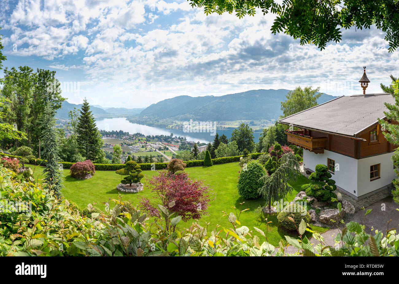 Luxe villa avec jardin et vue sur le lac Ossiacher See, Feldkirchen, Österreich Banque D'Images