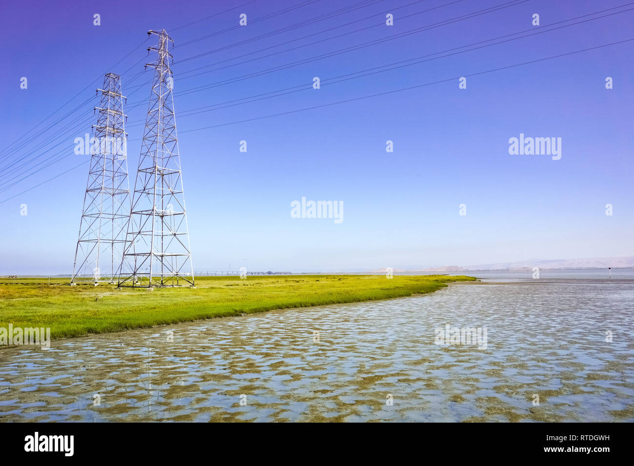 Pylônes électriques dans Parc Baylands, Palo Alto, Californie Banque D'Images