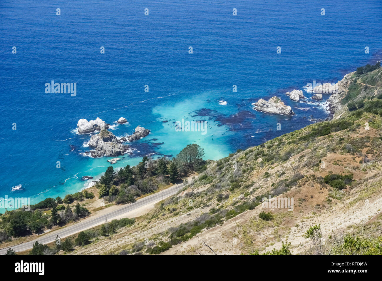Côte Rocheuse et la route 1 (Vue de dessus, en Californie Banque D'Images