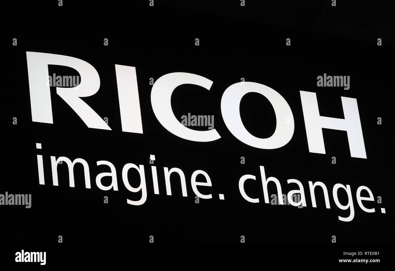 Yokohama, Japon. 28 Février, 2019. L'emblème de l'appareil photo japonais Ricoh est affichée à l 'CP ' camera et exposition photo dans la banlieue de Tokyo, Yokohama le jeudi 28 février, 2019. Quelques 70 000 fans attendent de l'appareil photo pour visiter une exposition de quatre jours. Credit : Yoshio Tsunoda/AFLO/Alamy Live News Banque D'Images