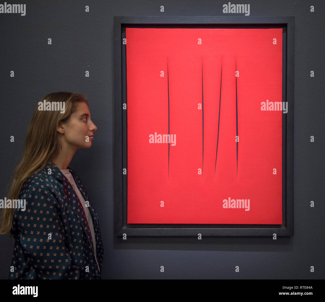 Sotheby's, New Bond Street, London, UK. 1 mars, 2019. L'Art Contemporain vente aperçu. Lucio Fontana. Concetto spaziale, attentes, 1966. Estimé à £200 000 2,800,000-3,. La vente a lieu le 5 mars 2019. Credit : Malcolm Park/Alamy Live News. Banque D'Images