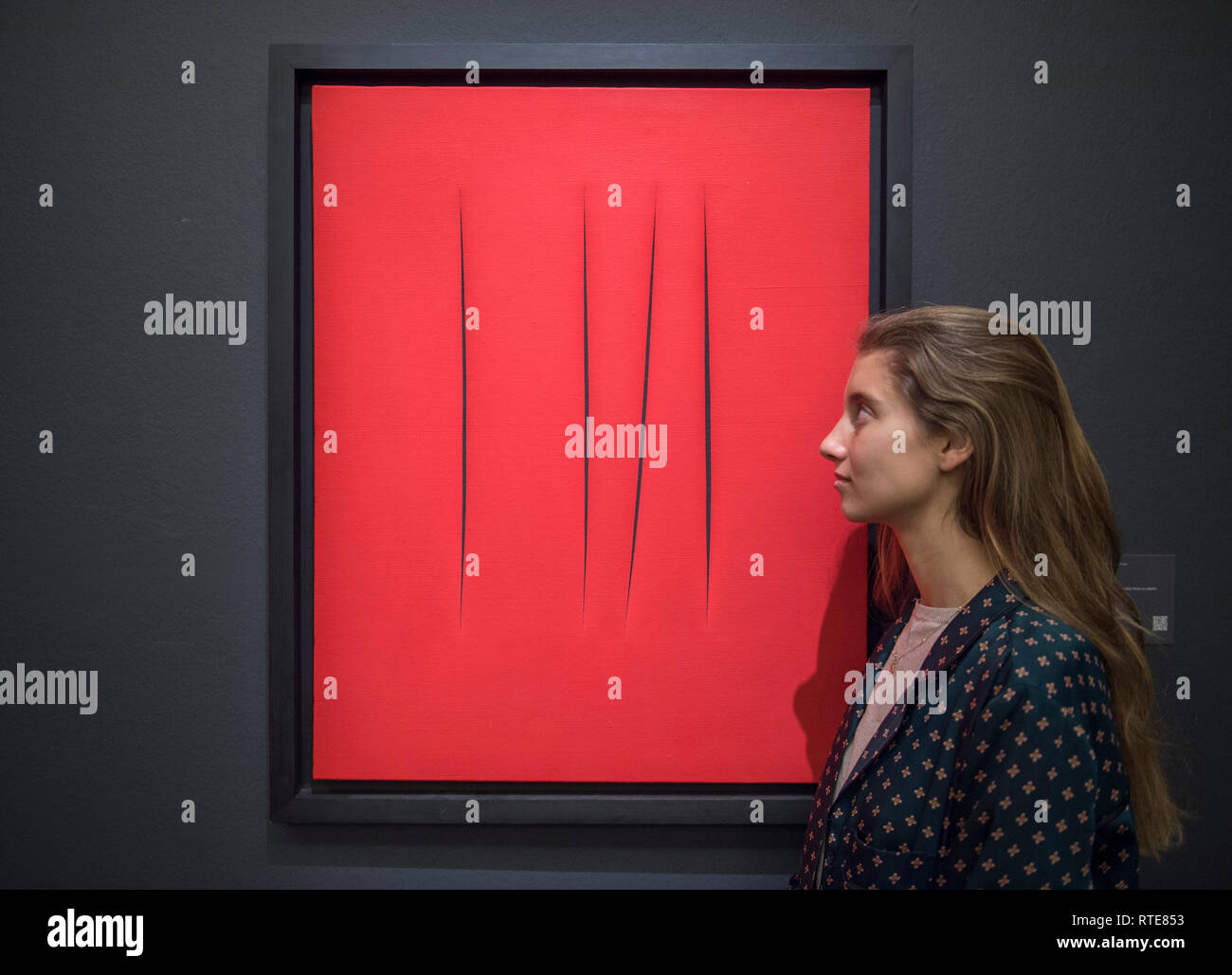 Sotheby's, New Bond Street, London, UK. 1 mars, 2019. L'Art Contemporain vente aperçu. Lucio Fontana. Concetto spaziale, attentes, 1966. Estimé à £200 000 2,800,000-3,. La vente a lieu le 5 mars 2019. Credit : Malcolm Park/Alamy Live News. Banque D'Images