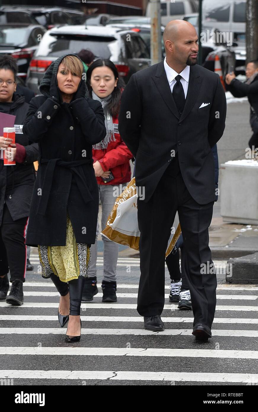 New York, NY, USA. 1er mars 2019. Deidre, Albert Pujols Pujols devant le hall des arrivées pour ONU Femmes pour la paix de l'Association Déjeuner en célébration de la Journée internationale de la femme, l'Organisation des Nations Unies (ONU), New York, NY 1 Mars, 2019. Credit : Kristin Callahan/Everett Collection/Alamy Live News Banque D'Images