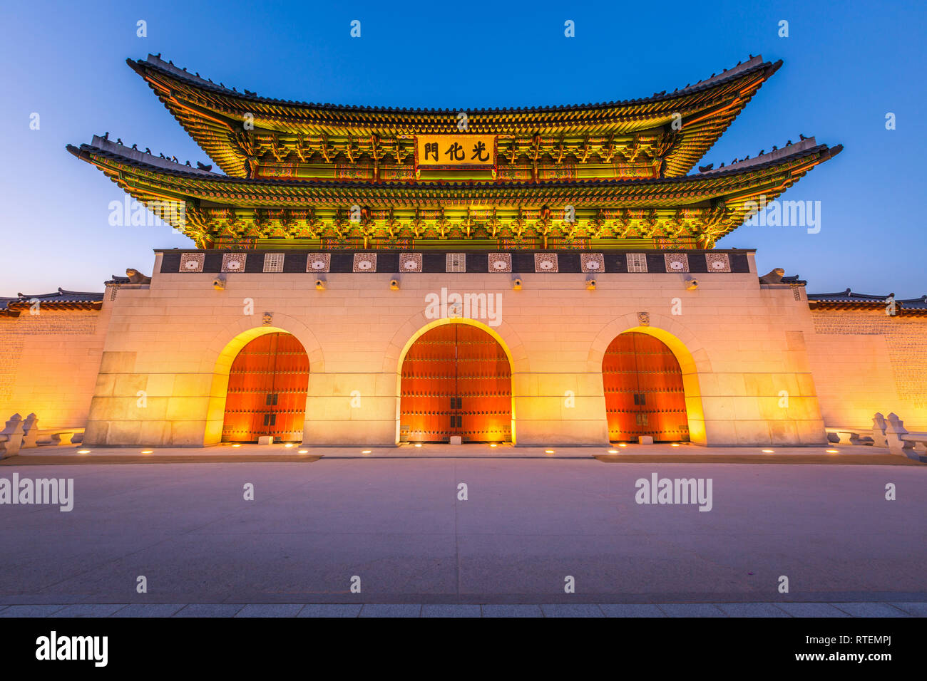 Gyeongbokgung Palace, avant de l'Gwanghuamun gate au centre-ville de Séoul, Corée du Sud. Nom du 'Palais Gyeongbokgung' Banque D'Images