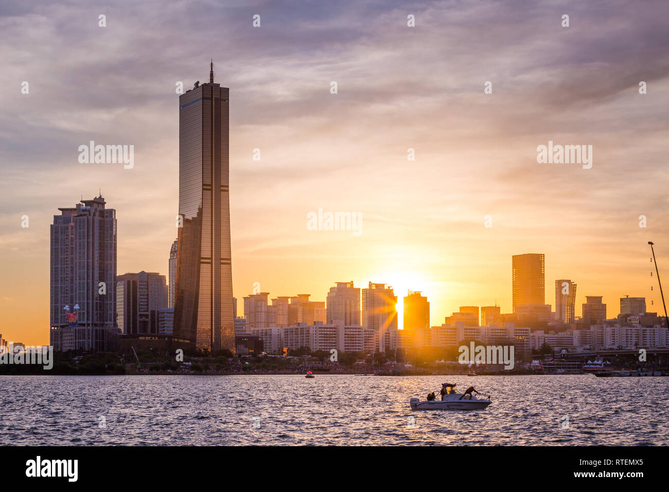 La ville de Séoul et gratte-ciel, au coucher du soleil, yeouido la Corée du Sud. Banque D'Images