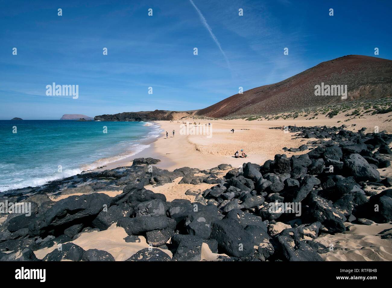 Playa de las Conchas et le Volcan Montana Bermeja dans le Nord, La Graciosa, îles de Canaries, Espagne Banque D'Images