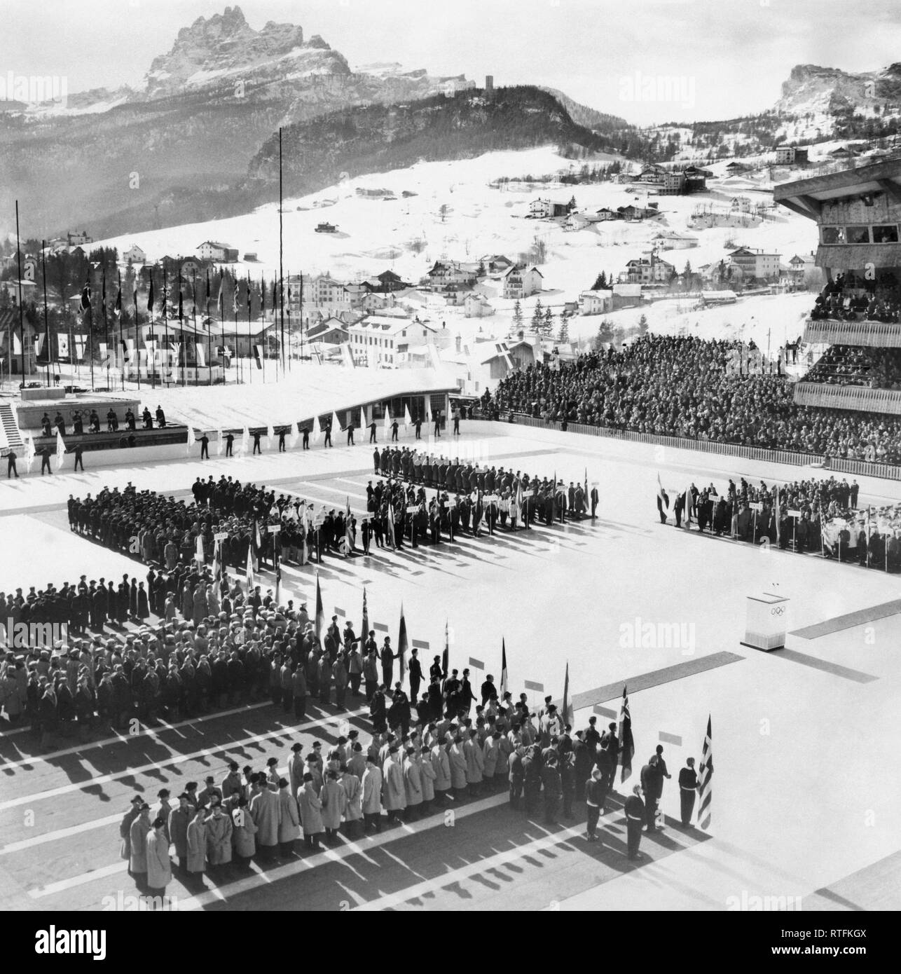 File:Olympic Snow Stadium (Cortina d'Ampezzo 1956).jpg - Wikimedia