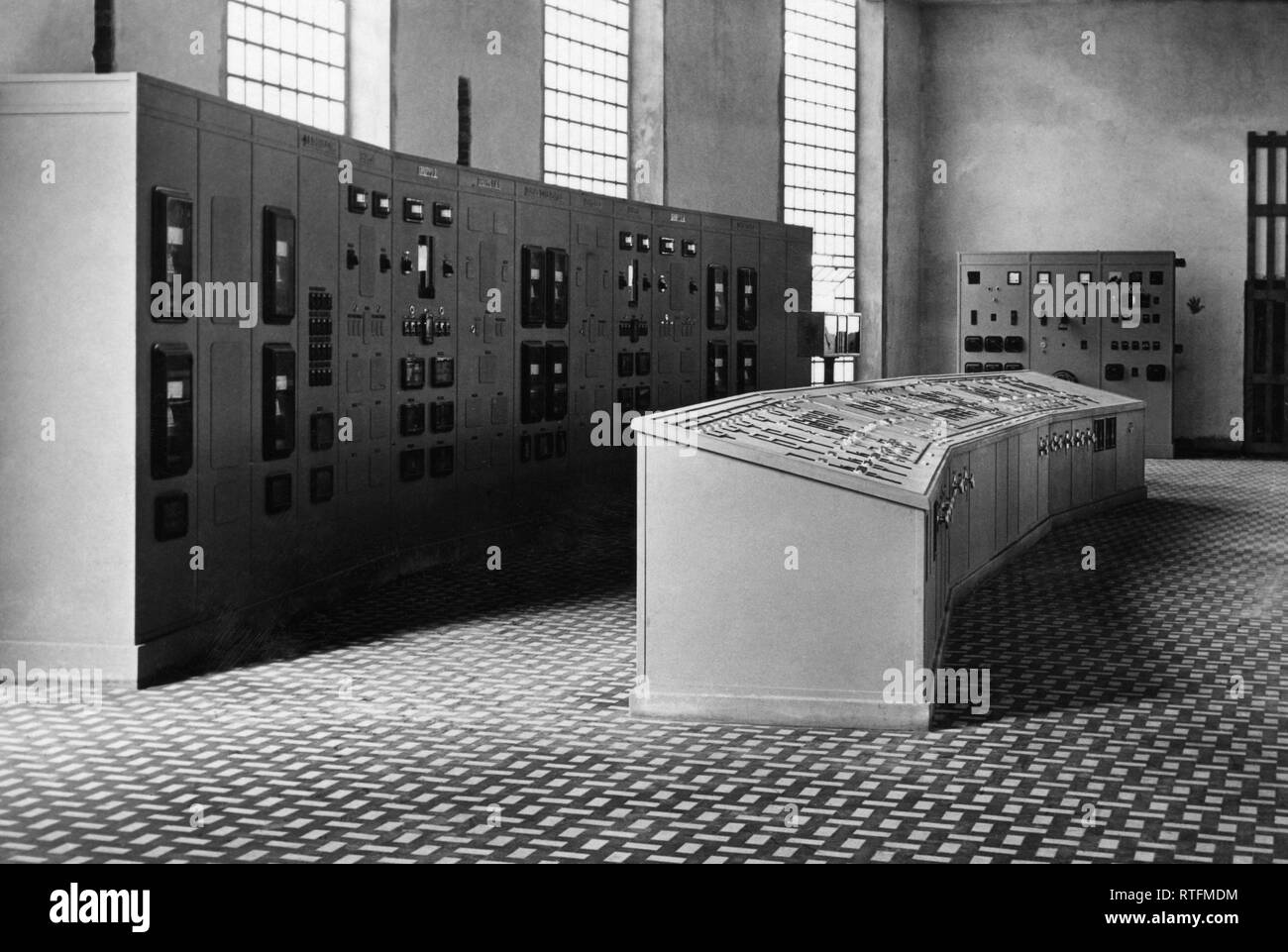 Centrale géothermique de Larderello, Cortona, Toscane, Italie 1949 Banque D'Images