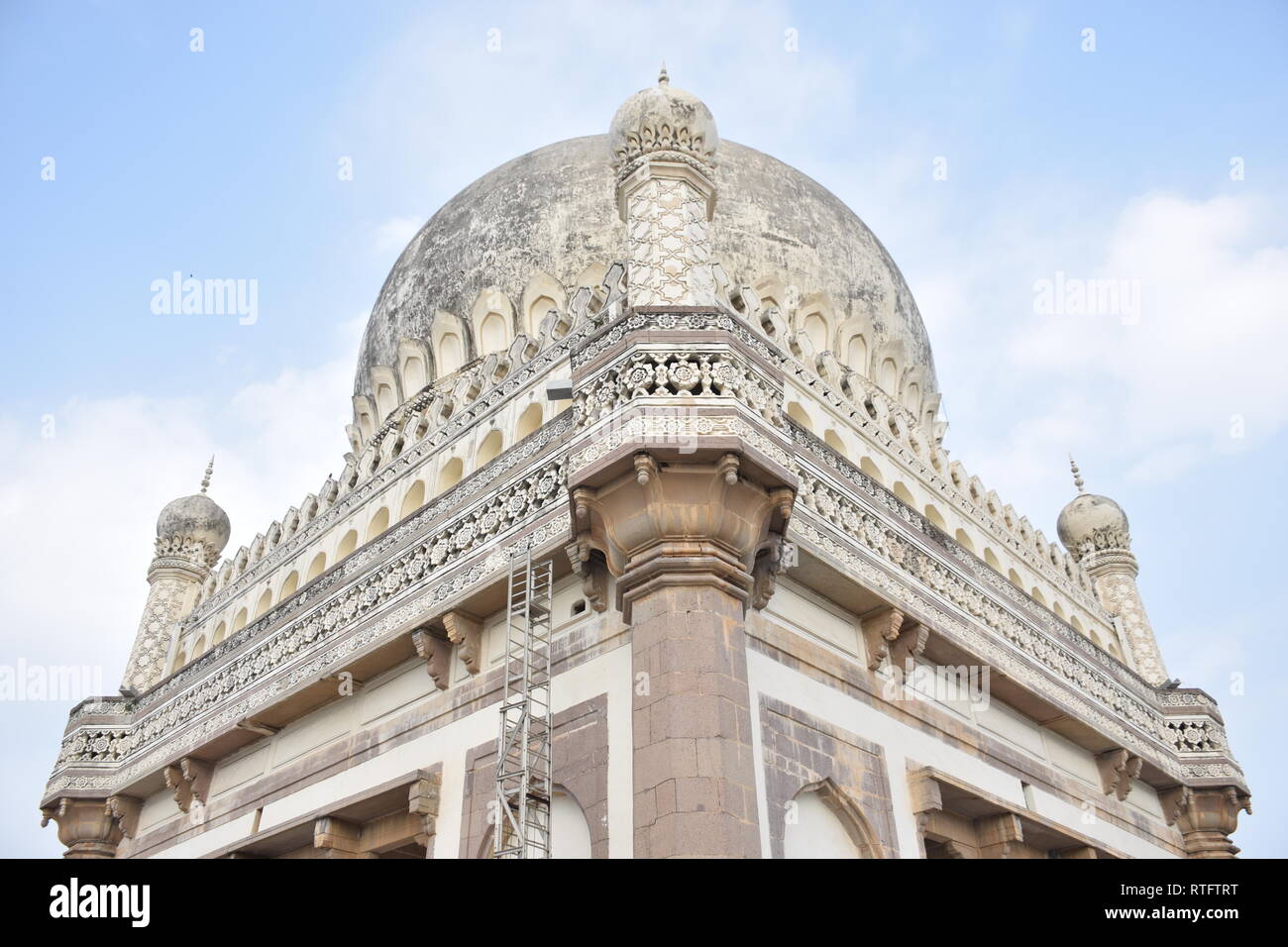 Le Qutub Shahi Tombs et sept mosquées près d'Hyderabad, Inde Banque D'Images