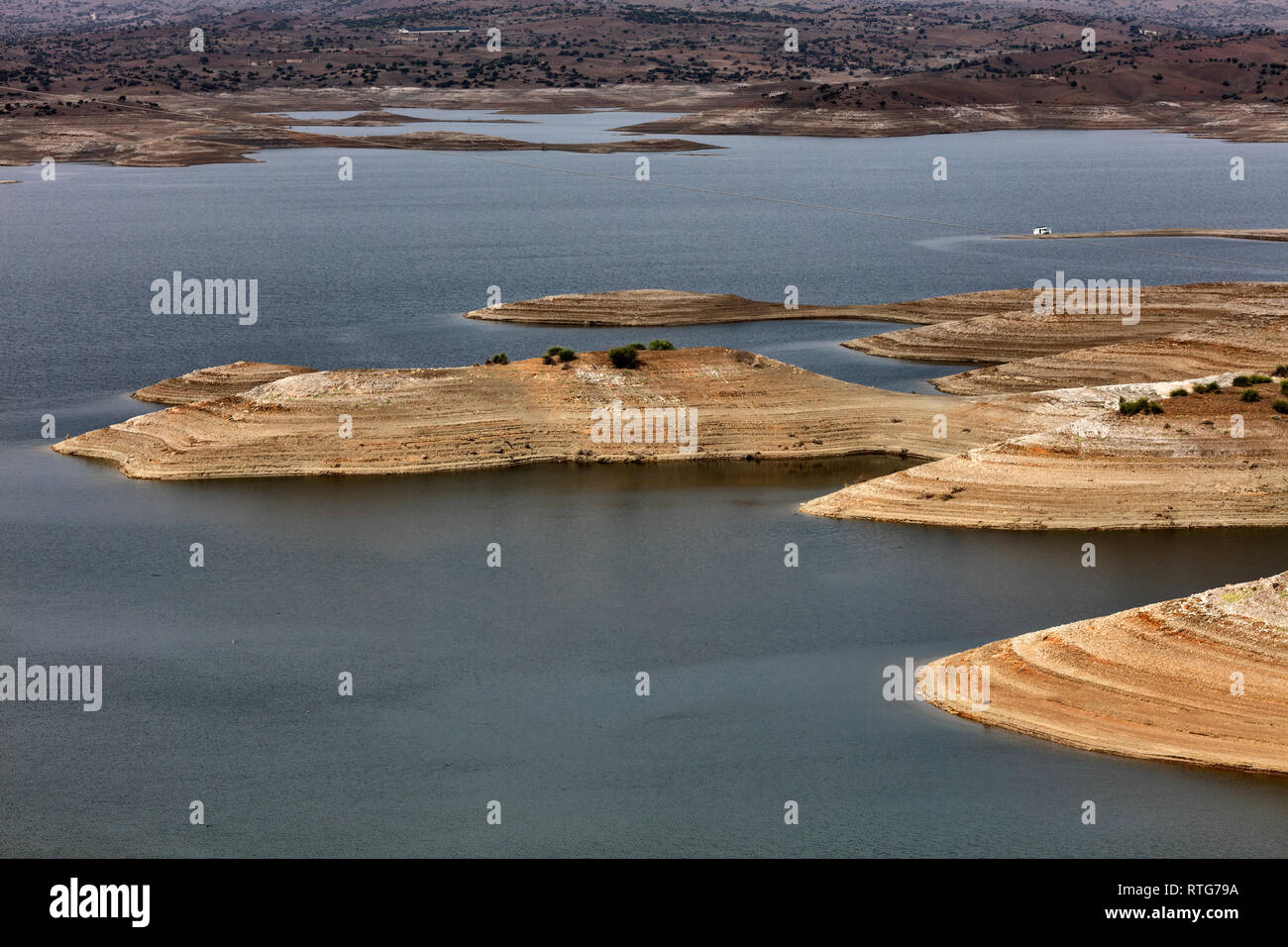 Réservoir d'eau, l'énergie hydroélectrique Barrage, près de Fes, Maroc Banque D'Images