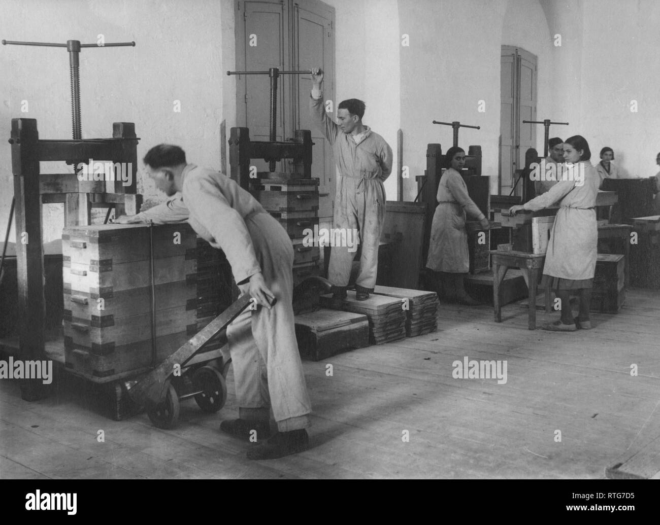 Italie, Pouilles, Lecce, le tabac, la mise en caisse de l'État Agence de tabac, 1920 Banque D'Images