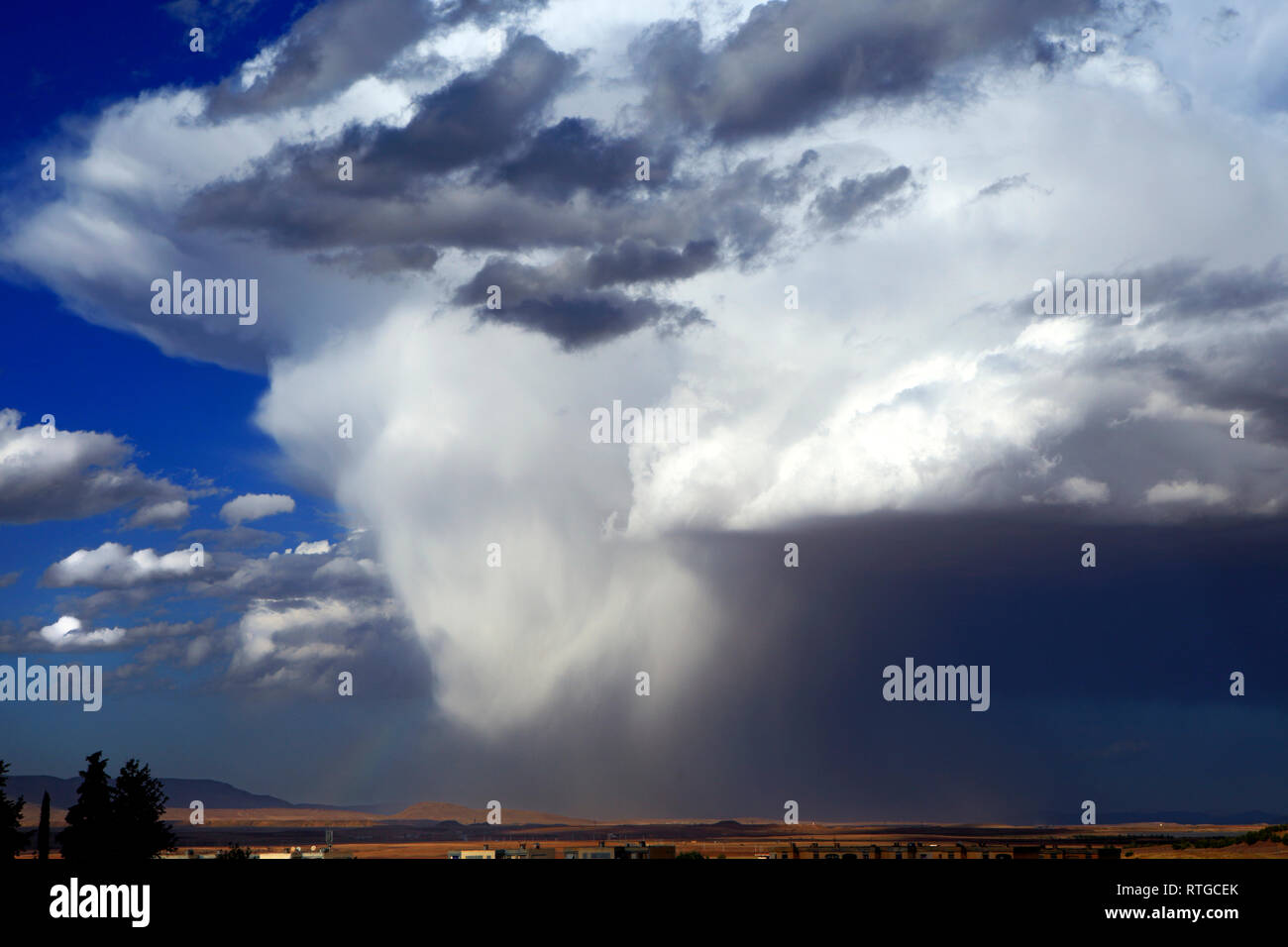 Paysage avec cloud, Province de Batna, Algérie Banque D'Images
