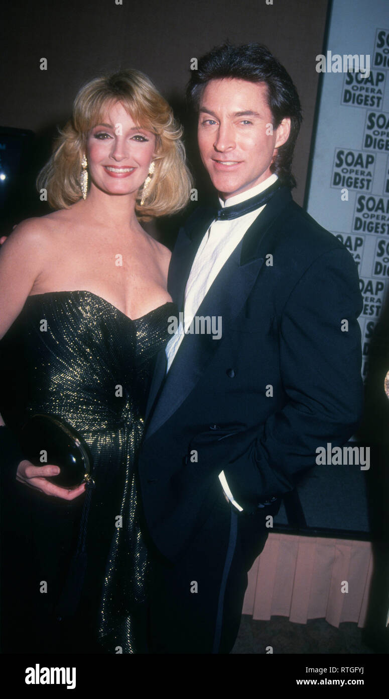 Los Angeles, CA - 4 février : Deidre Hall acteur et actrice Drake Hogestyn assister à la 10e édition de l'opéra de savon Digest Awards le 4 février 1994 au Beverly Hilton Hotel à Beverly Hills, Californie. Photo de Barry King/Alamy Stock Photo Banque D'Images